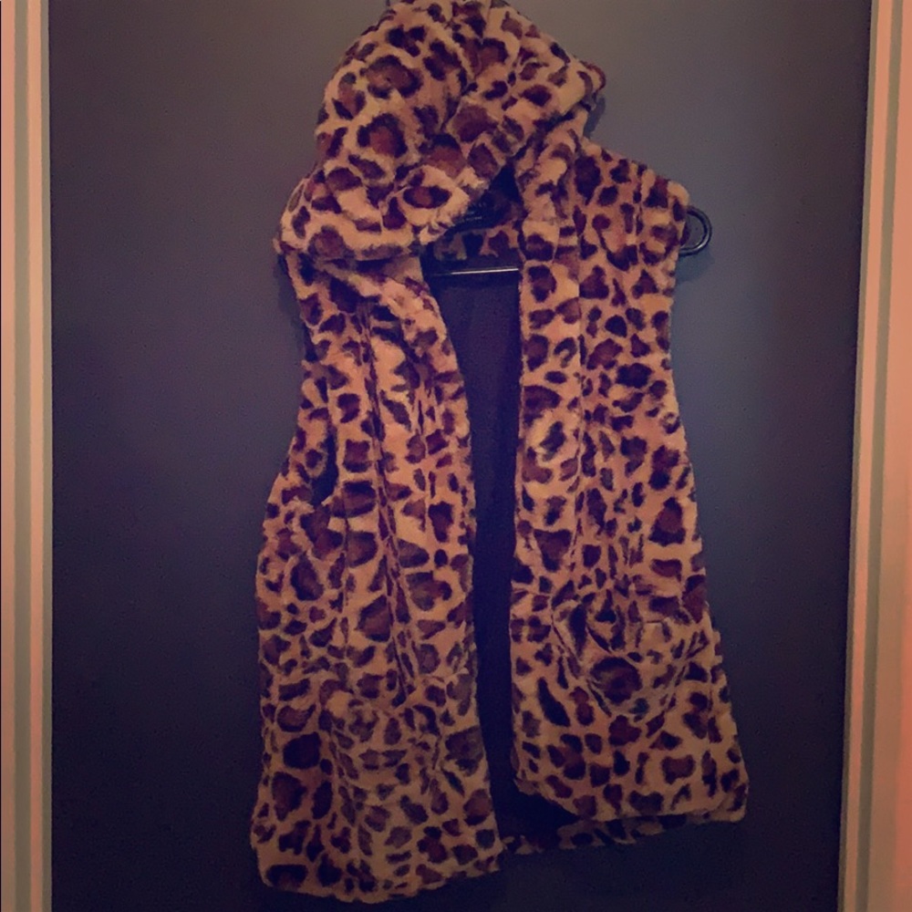 LOVE TREE LEOPARD VEST WITH HOOD